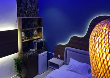 استديو بسرير ماستر وجلسة جانبية 
