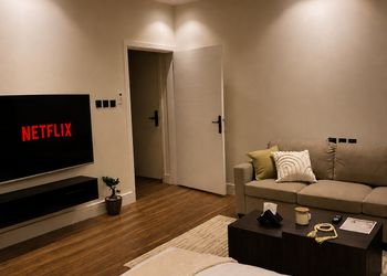 استديو بسرير ماستر وجلسة جانبية 