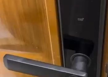 استديو بسرير ماستر وجلسة جانبية 