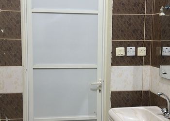 استديو بأثاث مريح وبسيط 