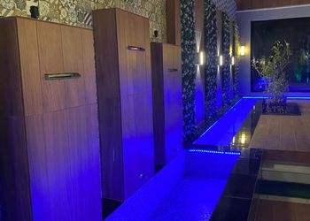 شاليه بجلسة خارجية ومجلس