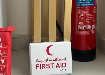شقة بصالة جلوس وغرفة نوم 