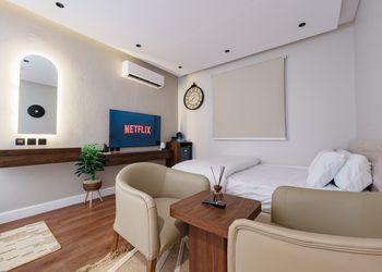 استديو هادئ بدخول ذاتي 