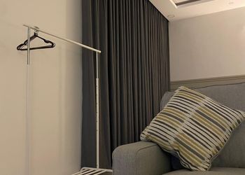 استديو بأثاث مريح وبسيط 