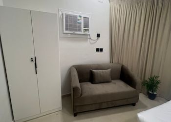 استديو بسرير ماستر وأثاث مريح 