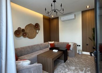 استراحة بألعاب أطفال ومسبح