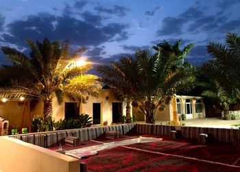 استراحة بمسبح وجلسة خارجية 