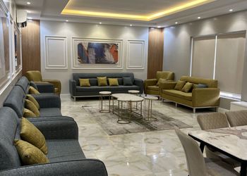 شاليه بمسطح اخضر وجلسة خارجية 