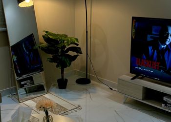 استديو بأثاث مريح وبسيط