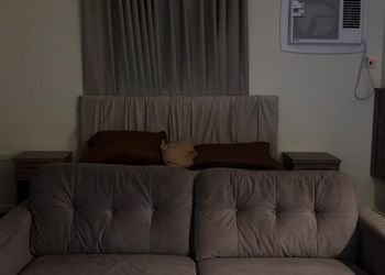 استديو بأثاث مريح وبسيط 
