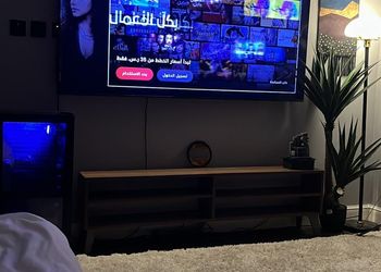 استديو بأثاث مريح وبسيط 