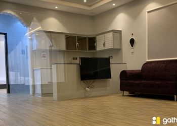 شاليه بمسطح اخضر ومسبح