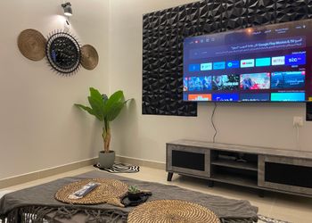 شقة بصالة أنيقة ودخول ذاتي