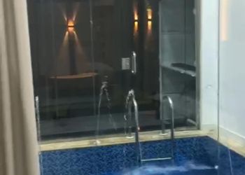 شالية بمجلس ومسبح داخلي