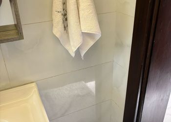 استديو بسرير ماستر وجلسه جانبيه