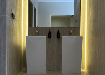 استراحة بمسطح اخضر ومجالس