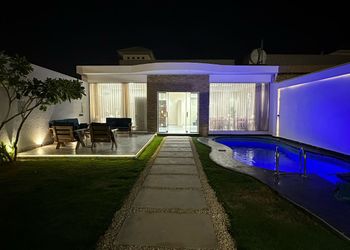 شاليه بملحق خارجي وجلسه خارجية