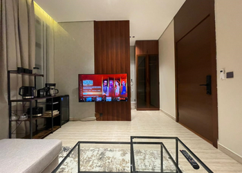 استديو بدخول ذاتي وموقع مميز