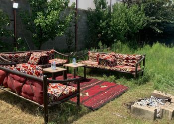 مزرعه بجلسة خارجية 