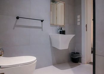 شقة بتصميم انيق بثلاث غرف نوم