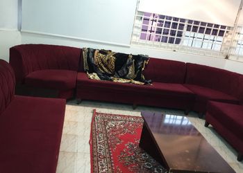 شقة بغرفتين نوم وصالة ومجلس