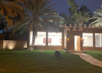 مزرعة بمناظر خلابة وجلسة خارجية 