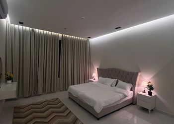 شقة بغرفة معيشة وغرفتين نوم