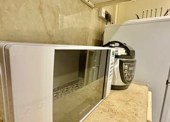 شقة بغرفة معيشة وغرفة نوم 