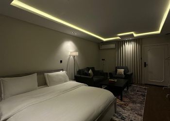 استديو بسرير ماستر وجلسة جانبية 