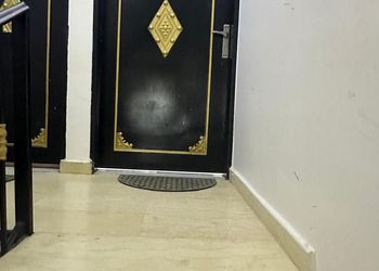 استديو بسرير ماستر وأثاث مريح 