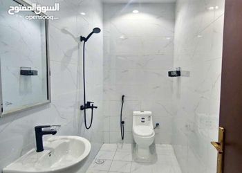 استديو بسرير ماستر وجلسة جانبية