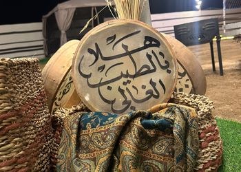 مخيم ببيت شعر وجلسة عريش