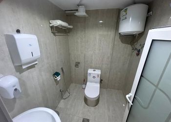 استديو بأثاث مريح وبسيط 