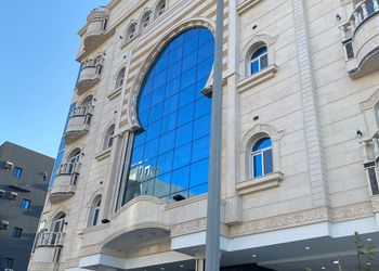 استديو بأثاث مريح وبسيط 