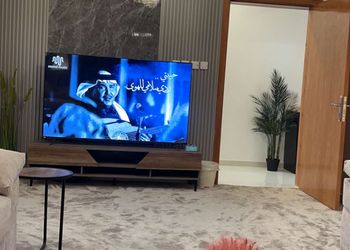 شقة بصالة جلوس وغرفة نوم 