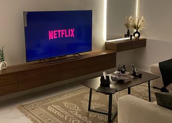 جناح أنيق بدخول ذكي ومطبخ