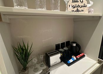 استديو بتصميم أنيق ودخول ذاتي