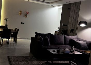 شقة بغرفتين نوم وصالة وبلكونه 