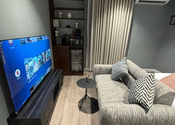 استديو بسرير ماستر وجلسة جانبية