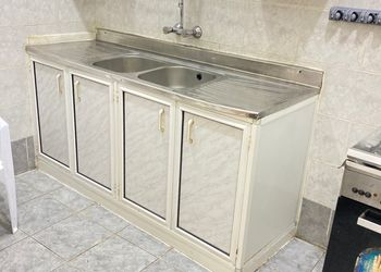 شقة بصالة وثلاث غرف نوم