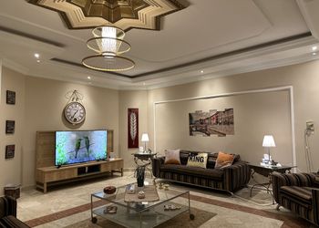 شقة واسعة بصالة وغرفتين نوم 