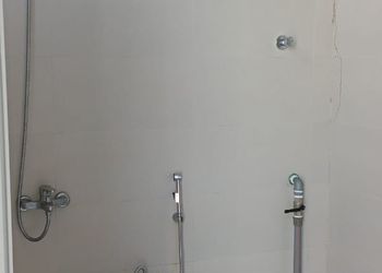 شاليه بمسطح اخضر ومسبح 