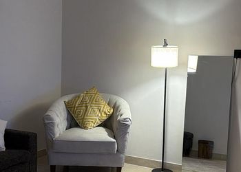 استديو بسرير ماستر وجلسة جانبية 