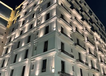 استديو بأثاث مريح وبسيط