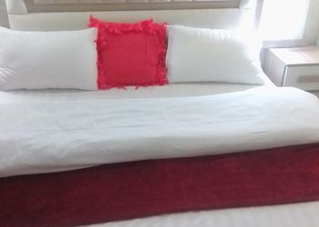 شقة بغرفة معيشة وغرفة نوم 