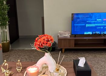 استديو بسرير ماستر وجلسه جانبيه