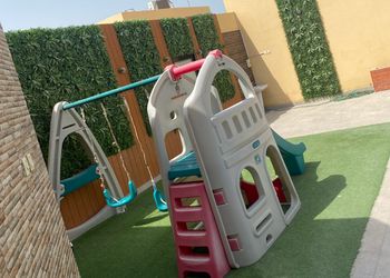 شاليه بمسبح خارجي وجلسة خارجية