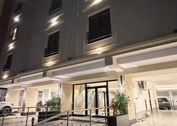 شقة بغرفة معيشة وغرفتين نوم 