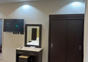 استديو بسرير ماستر وأثاث مريح 