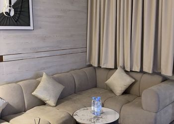 شقة بصالة مريحة وغرفة نوم 